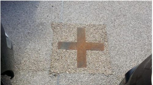 Croix de marquage en fonte 300x300mm