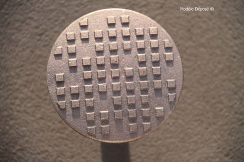 Clou de voirie bronze anti-dérapant Ø100mm ©