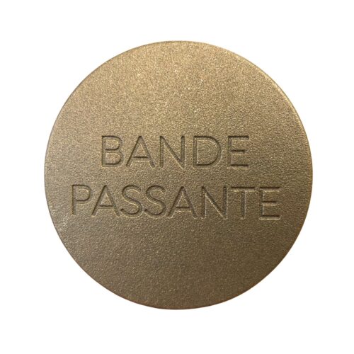 Clou de voirie en bronze personnalisé pour la ville de Guichen