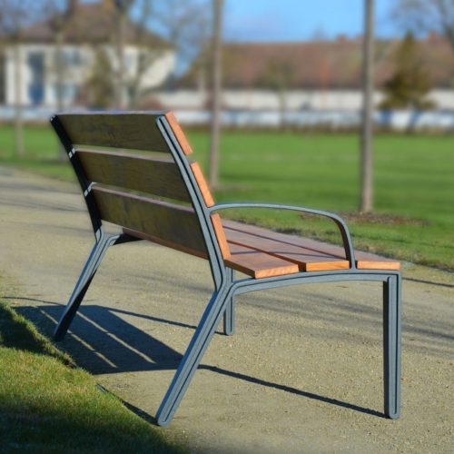 Banc public ALUMA en pin thermotraité avec accoudoirs, 1800mm