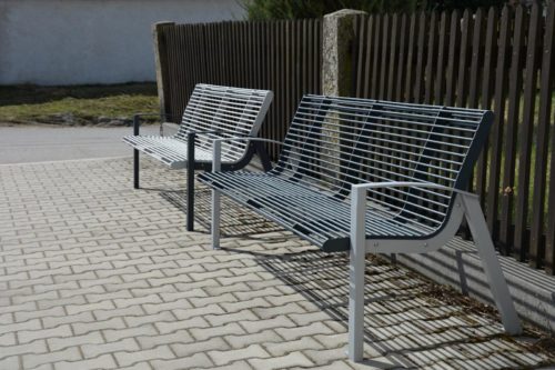 Banc public BABIA en acier, 1900mm, avec accoudoirs et 4 pieds