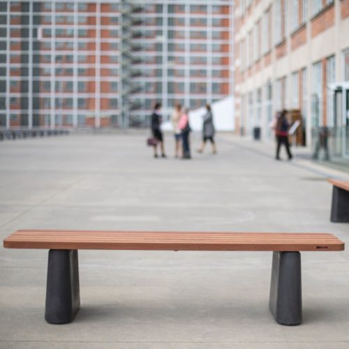 Banquette publique REFORME en robinier et béton