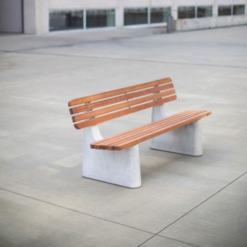 Banc public REFORMA en robinier et béton