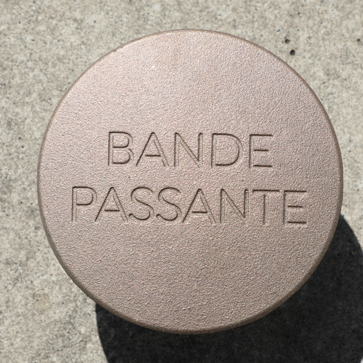 Clou personnalisé bronze, Ø150mm, finition grenaillée