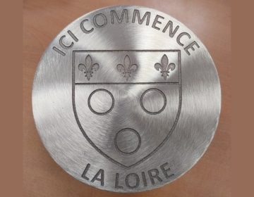 Clou en bronze personnalisé Ø150mm finition polie
