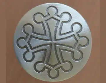 Clou avec croix occitane en bronze