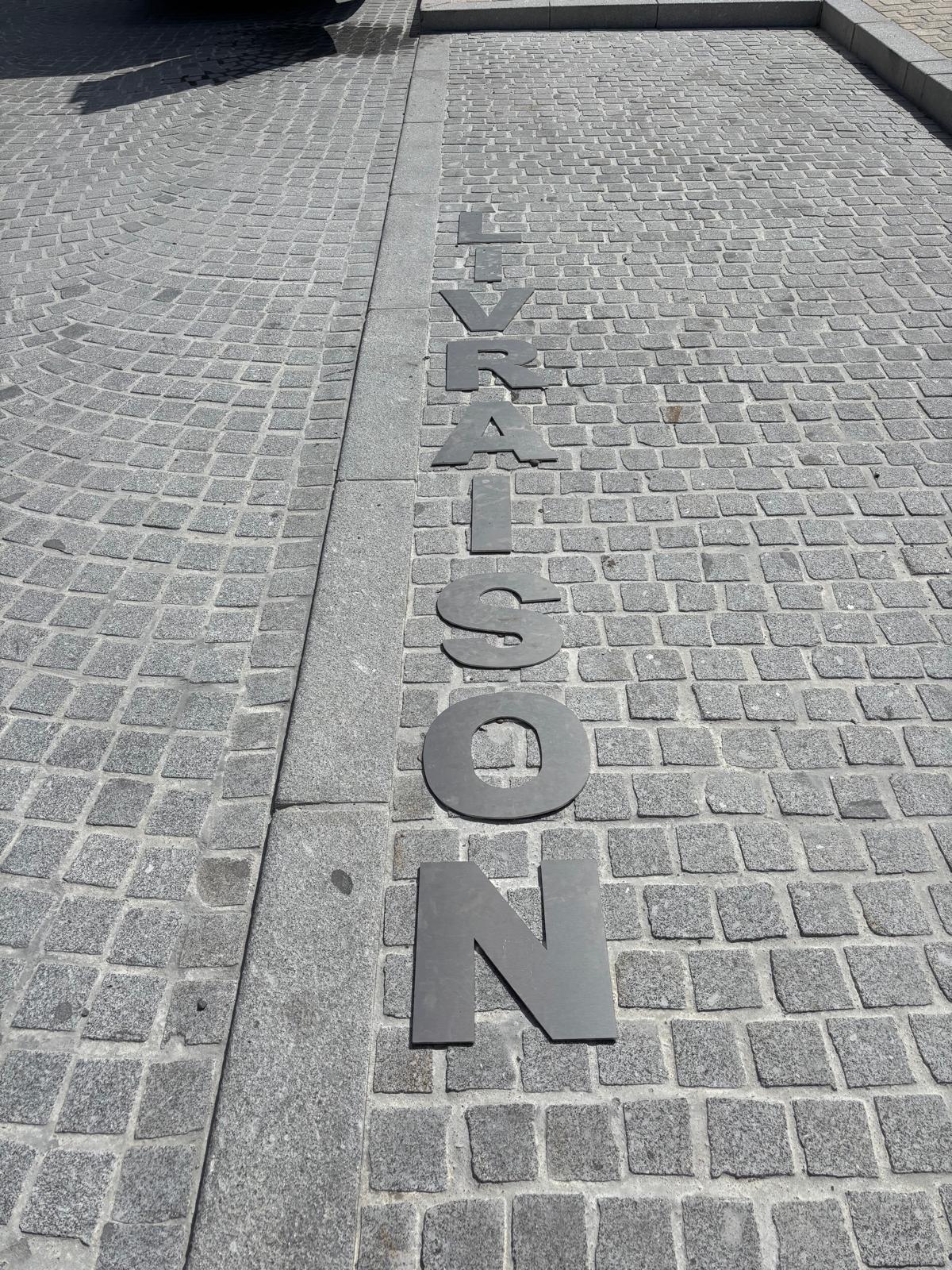 Lettrages en inox hauteur 300mm